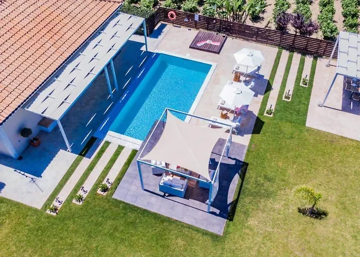 Madini Luxury Villa With Private Heated Pool